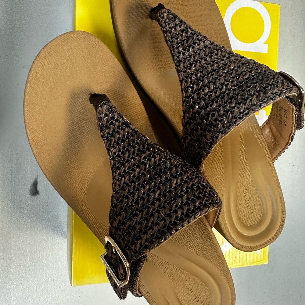 Aetrex Brown Woven Flip Flop